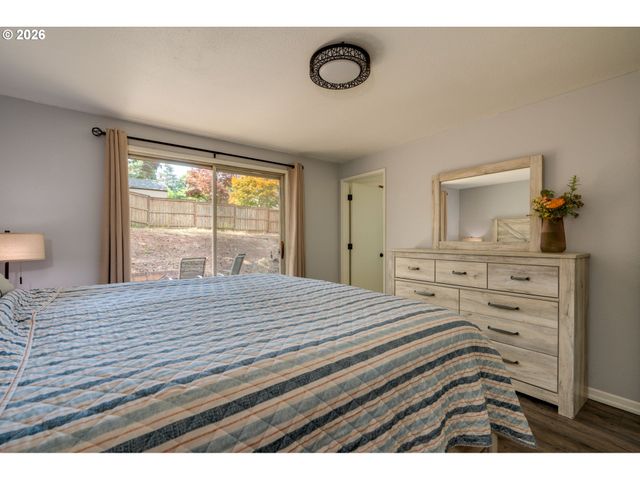 1020 WINDEMERE Dr Nw, Salem, OR 97304