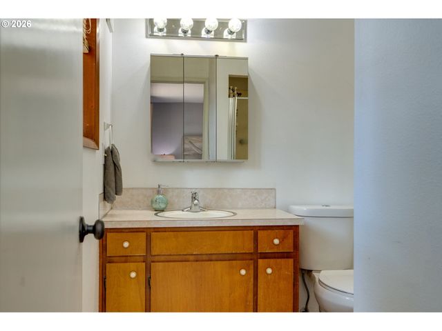 1020 WINDEMERE Dr Nw, Salem, OR 97304