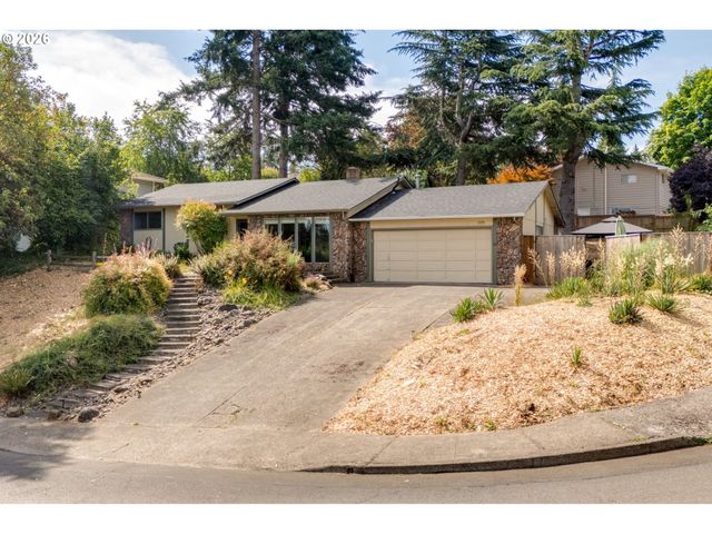 1020 WINDEMERE Dr Nw, Salem, OR 97304