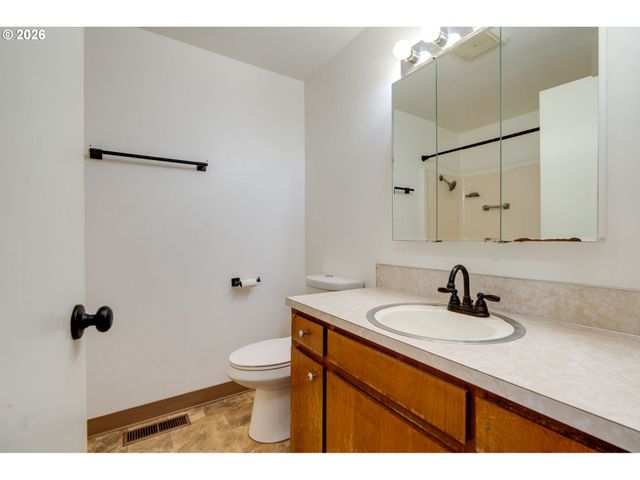 1020 WINDEMERE Dr Nw, Salem, OR 97304