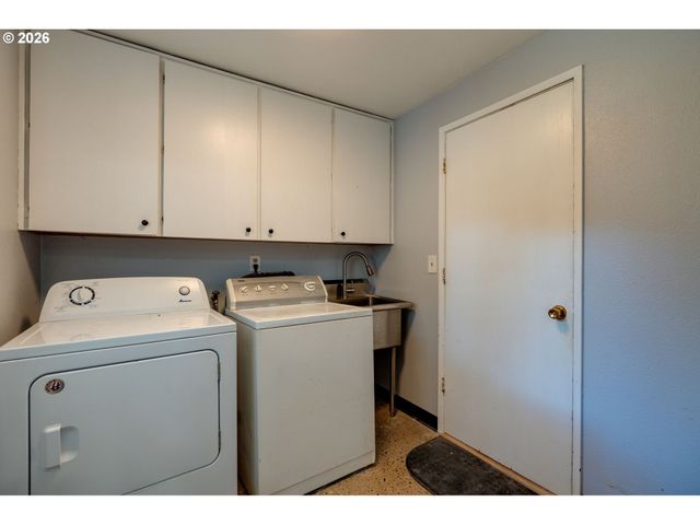 1020 WINDEMERE Dr Nw, Salem, OR 97304