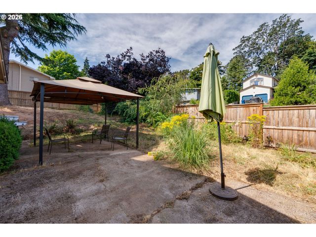 1020 WINDEMERE Dr Nw, Salem, OR 97304