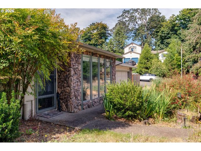 1020 WINDEMERE Dr Nw, Salem, OR 97304
