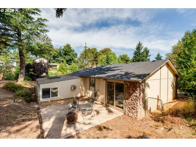 1020 WINDEMERE Dr Nw, Salem, OR 97304