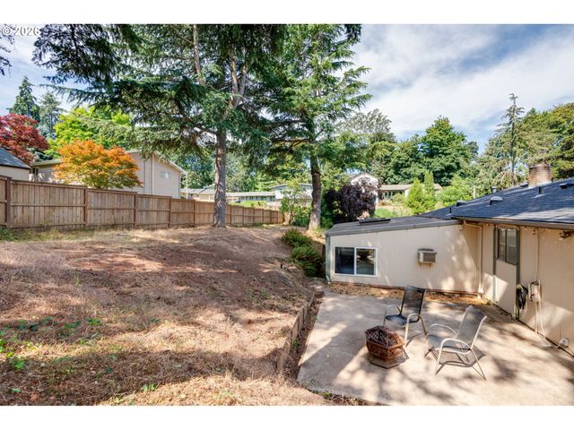 1020 WINDEMERE Dr Nw, Salem, OR 97304