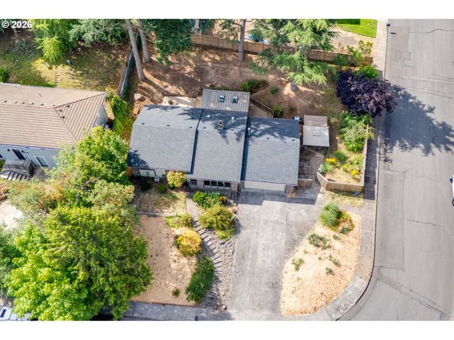 1020 WINDEMERE Dr Nw, Salem, OR 97304