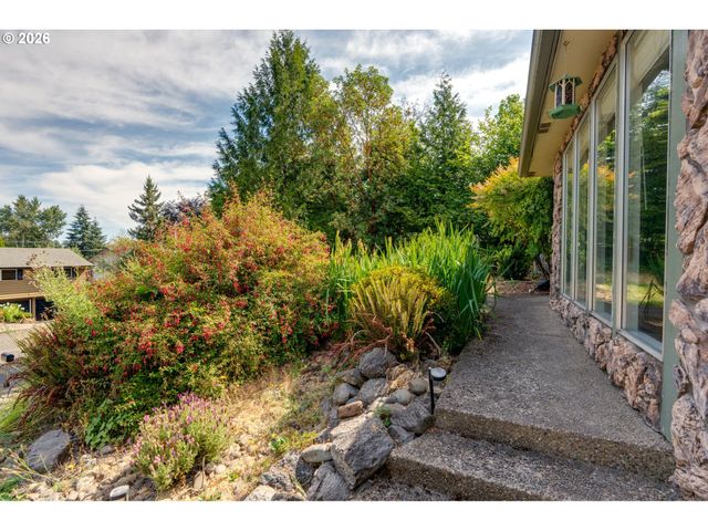 1020 WINDEMERE Dr Nw, Salem, OR 97304
