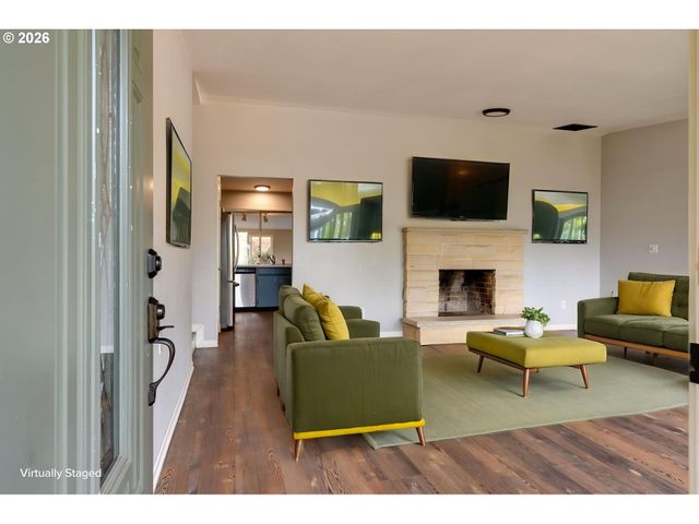 1020 WINDEMERE Dr Nw, Salem, OR 97304