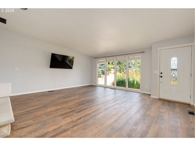 1020 WINDEMERE Dr Nw, Salem, OR 97304