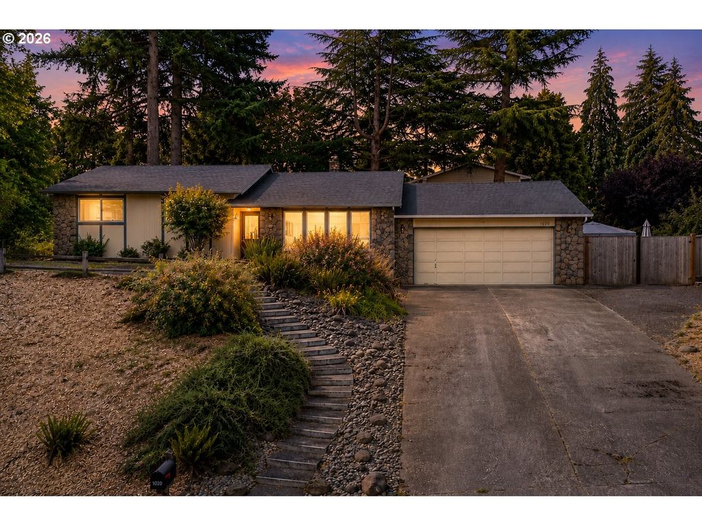 1020 WINDEMERE Dr Nw, Salem, OR 97304