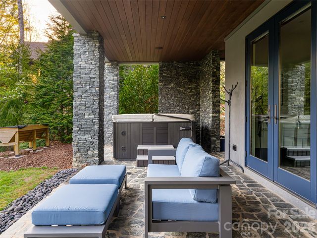 32 Brookline Drive, Asheville, NC 28803