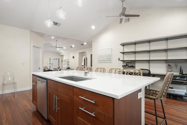 2501 Del Curto RD, Austin, TX 78704