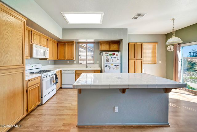 1732 Holguin Street, Lancaster, CA 93534