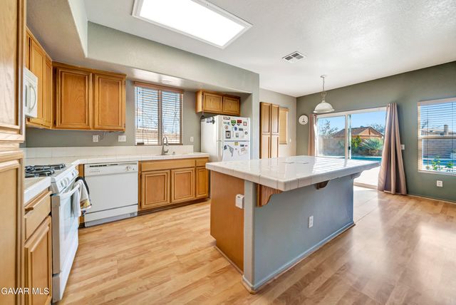 1732 Holguin Street, Lancaster, CA 93534