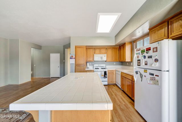 1732 Holguin Street, Lancaster, CA 93534