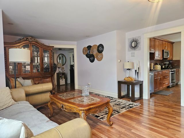 5218 N Delphia Avenue 309, Chicago, IL 60656