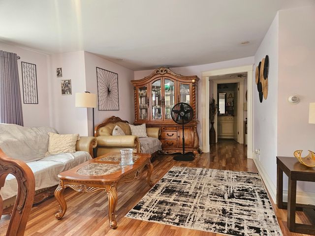 5218 N Delphia Avenue 309, Chicago, IL 60656