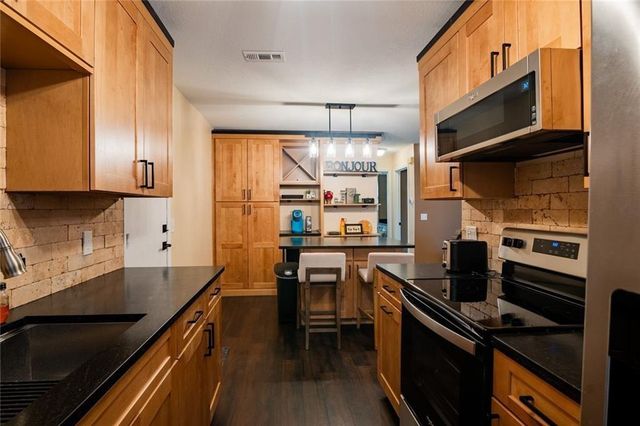 11417 W 77 Place, Shawnee, KS 66214