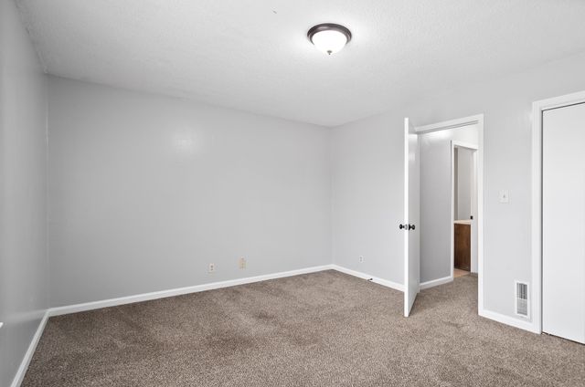 140 Darlene Dr Apt 4, Clarksville, TN 37042