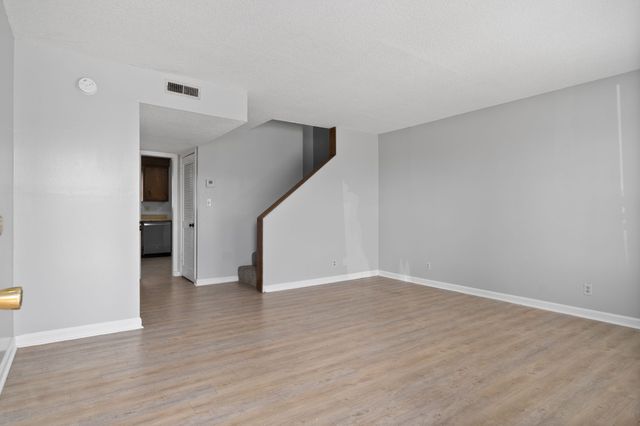 140 Darlene Dr Apt 4, Clarksville, TN 37042