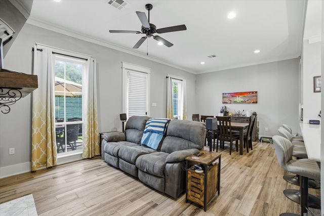 421 St Thomas Ln, Baton Rouge, LA 70806