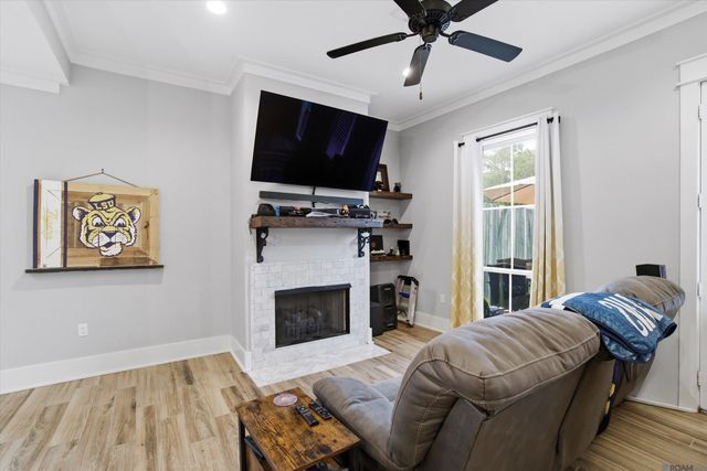 421 St Thomas Ln, Baton Rouge, LA 70806