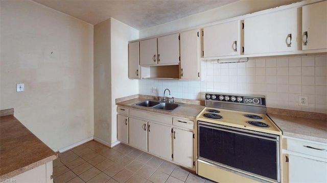 3500 Silina DR, Virginia Beach, VA 23452