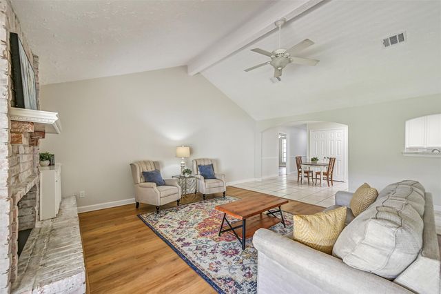 305 Westwood Drive, Friendswood, TX 77546