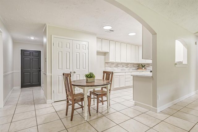 305 Westwood Drive, Friendswood, TX 77546