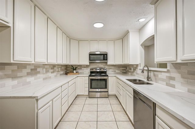 305 Westwood Drive, Friendswood, TX 77546