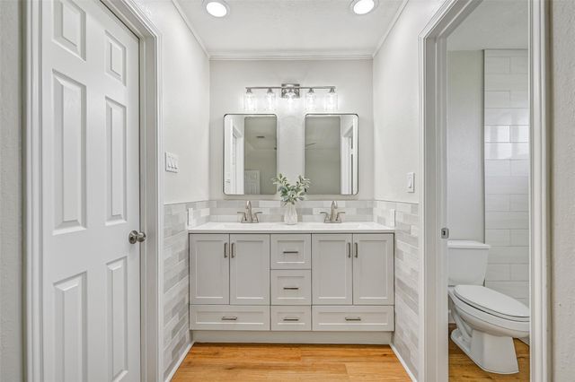 305 Westwood Drive, Friendswood, TX 77546