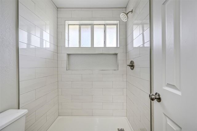 305 Westwood Drive, Friendswood, TX 77546