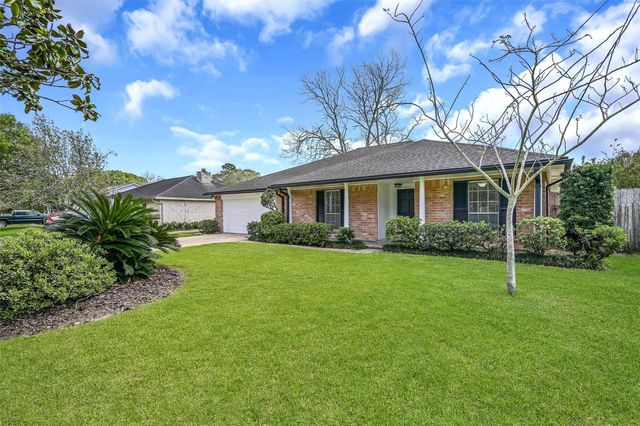 305 Westwood Drive, Friendswood, TX 77546