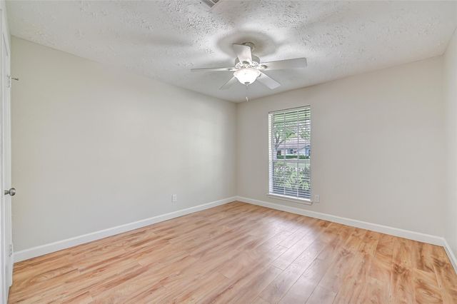 305 Westwood Drive, Friendswood, TX 77546