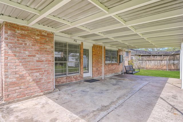 305 Westwood Drive, Friendswood, TX 77546