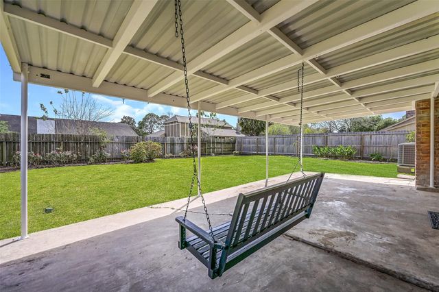 305 Westwood Drive, Friendswood, TX 77546