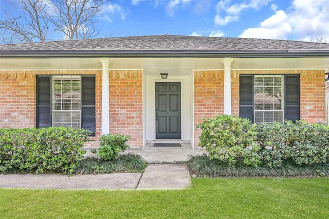 305 Westwood Drive, Friendswood, TX 77546