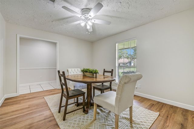 305 Westwood Drive, Friendswood, TX 77546