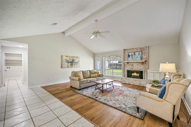 305 Westwood Drive, Friendswood, TX 77546
