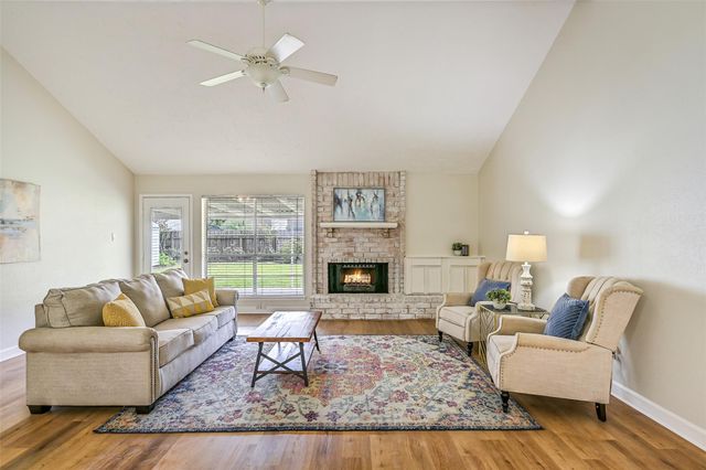 305 Westwood Drive, Friendswood, TX 77546