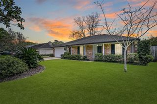 305 Westwood Drive, Friendswood, TX 77546