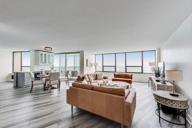 940 W Glenlake Avenue 19C, Chicago, IL 60660