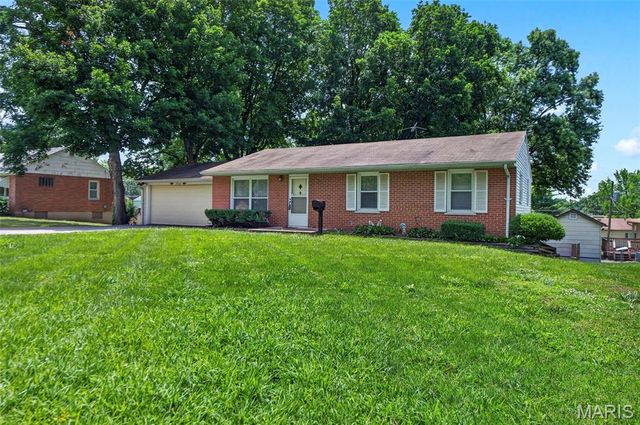10128 Isabelle Place, St Ann, MO 63074
