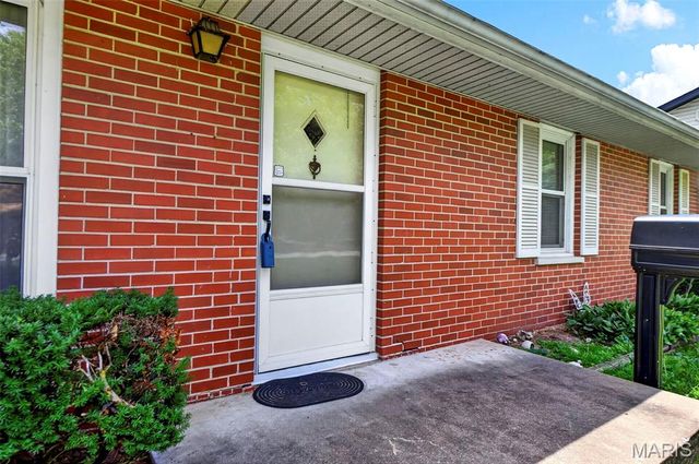10128 Isabelle Place, St Ann, MO 63074