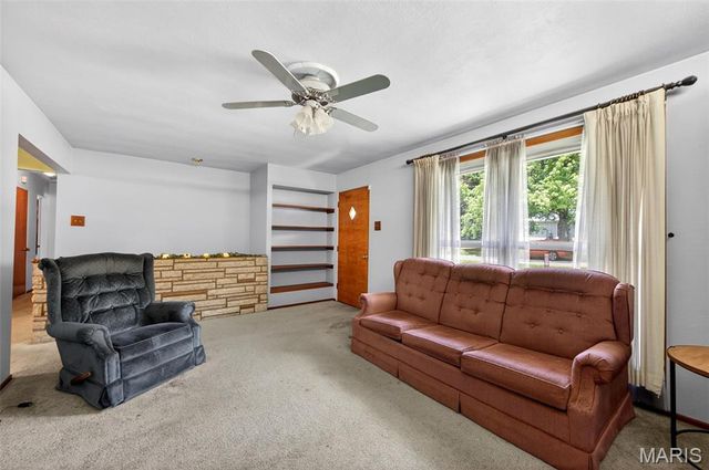 10128 Isabelle Place, St Ann, MO 63074