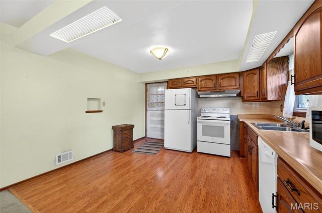 10128 Isabelle Place, St Ann, MO 63074