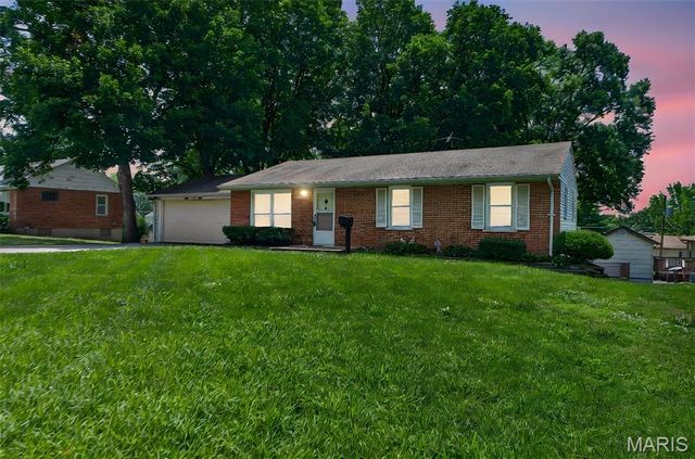 10128 Isabelle Place, St Ann, MO 63074