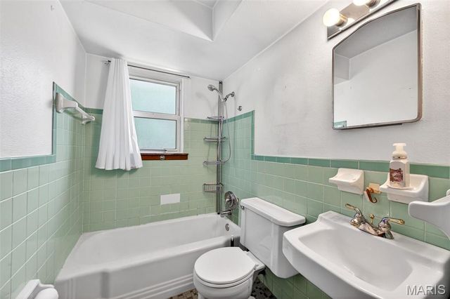 10128 Isabelle Place, St Ann, MO 63074