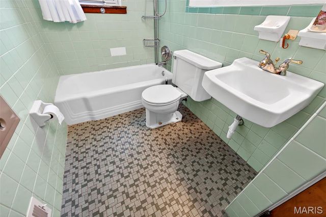 10128 Isabelle Place, St Ann, MO 63074