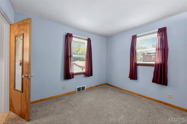 10128 Isabelle Place, St Ann, MO 63074